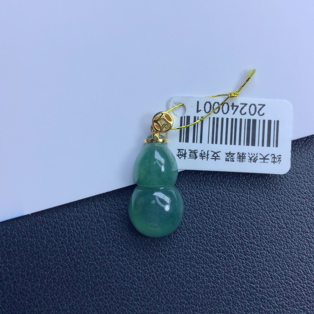 翡翠颈饰未镶嵌葫芦