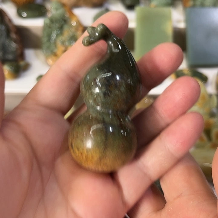 未镶嵌岫岩河磨玉（透闪石质玉）把件