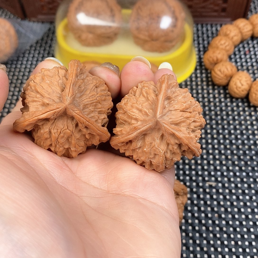 文玩核桃把件40尺盘山三棱全品