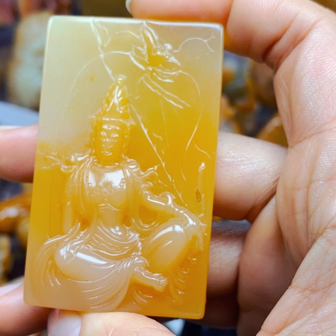 石英质玉（黄龙玉）未镶嵌颈饰