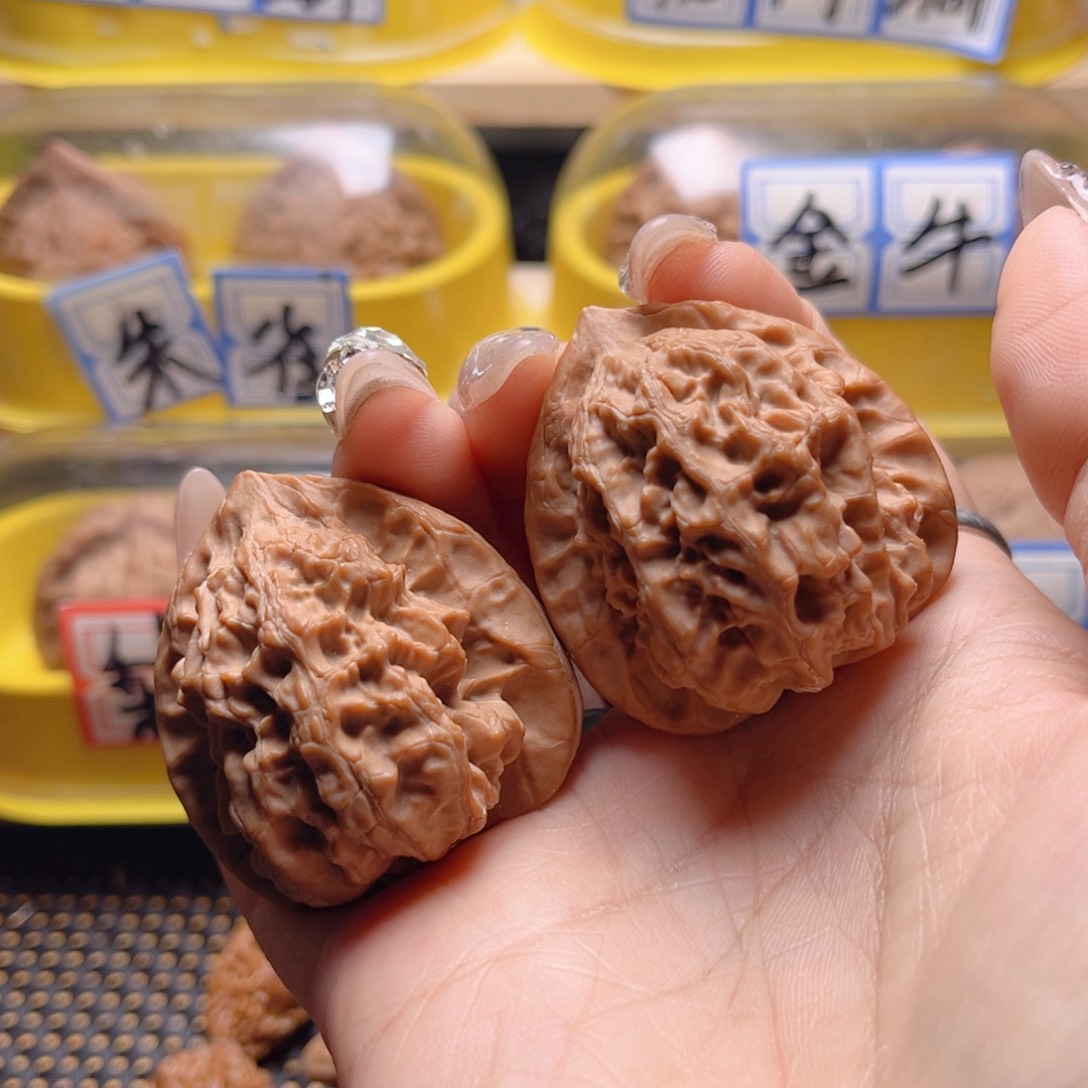 文玩核桃把件梨木台