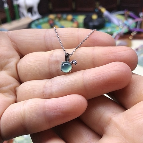 翡翠颈饰银S925镶嵌蓝水小兔子