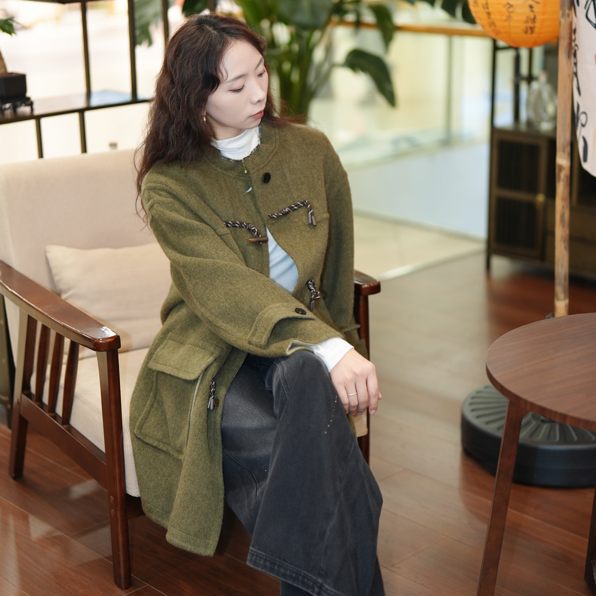 FIZZFLY长款圆领牛角扣毛呢外套