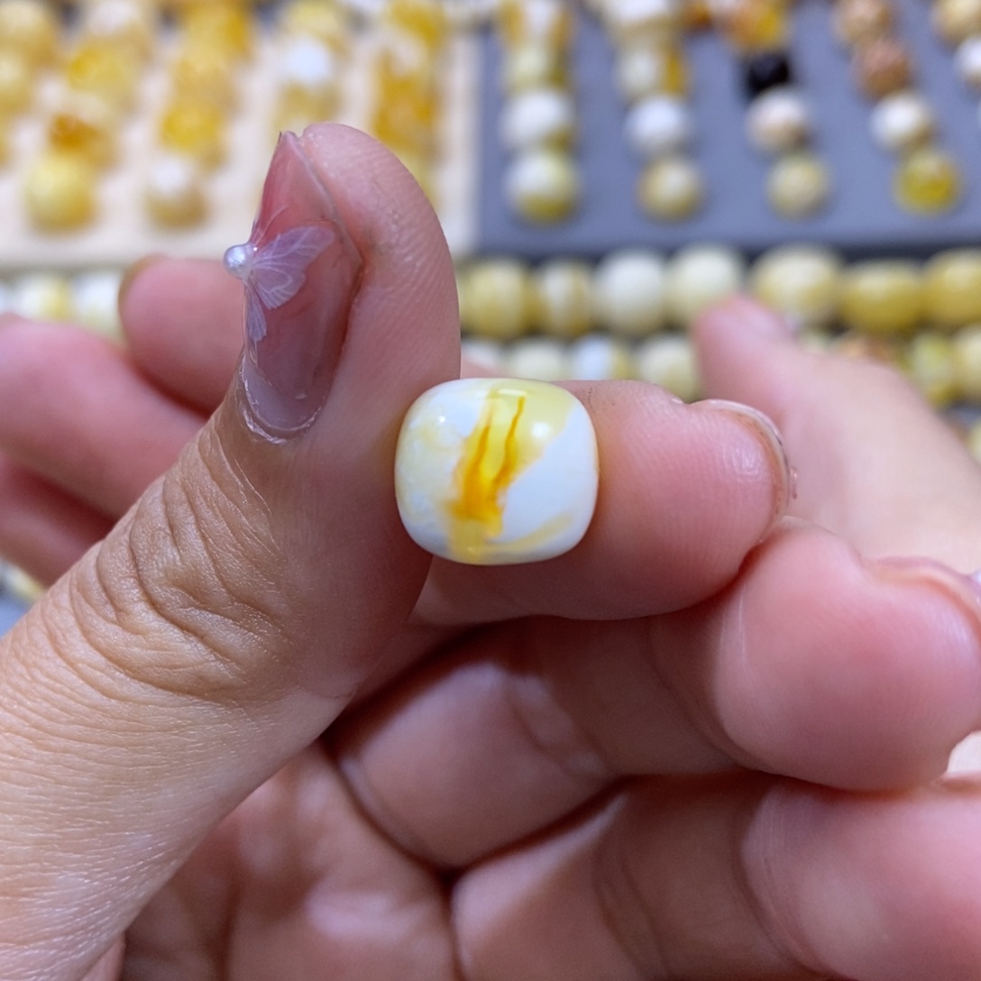 琥珀珠宝奇石未镶嵌11.2