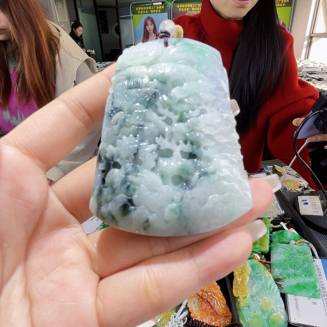 颈饰未镶嵌翡翠一