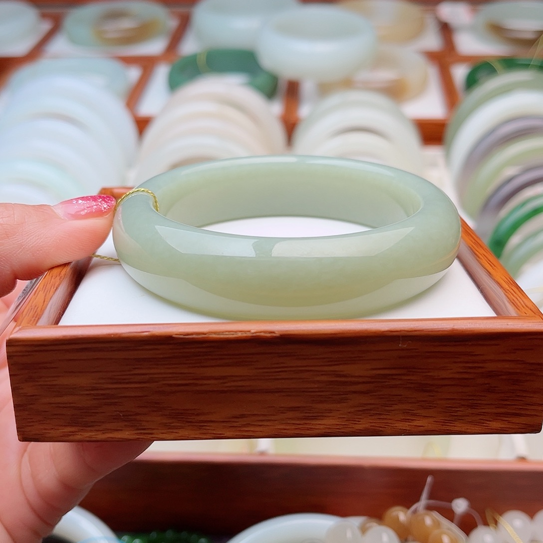 一***阳和田玉未镶嵌手镯60.8