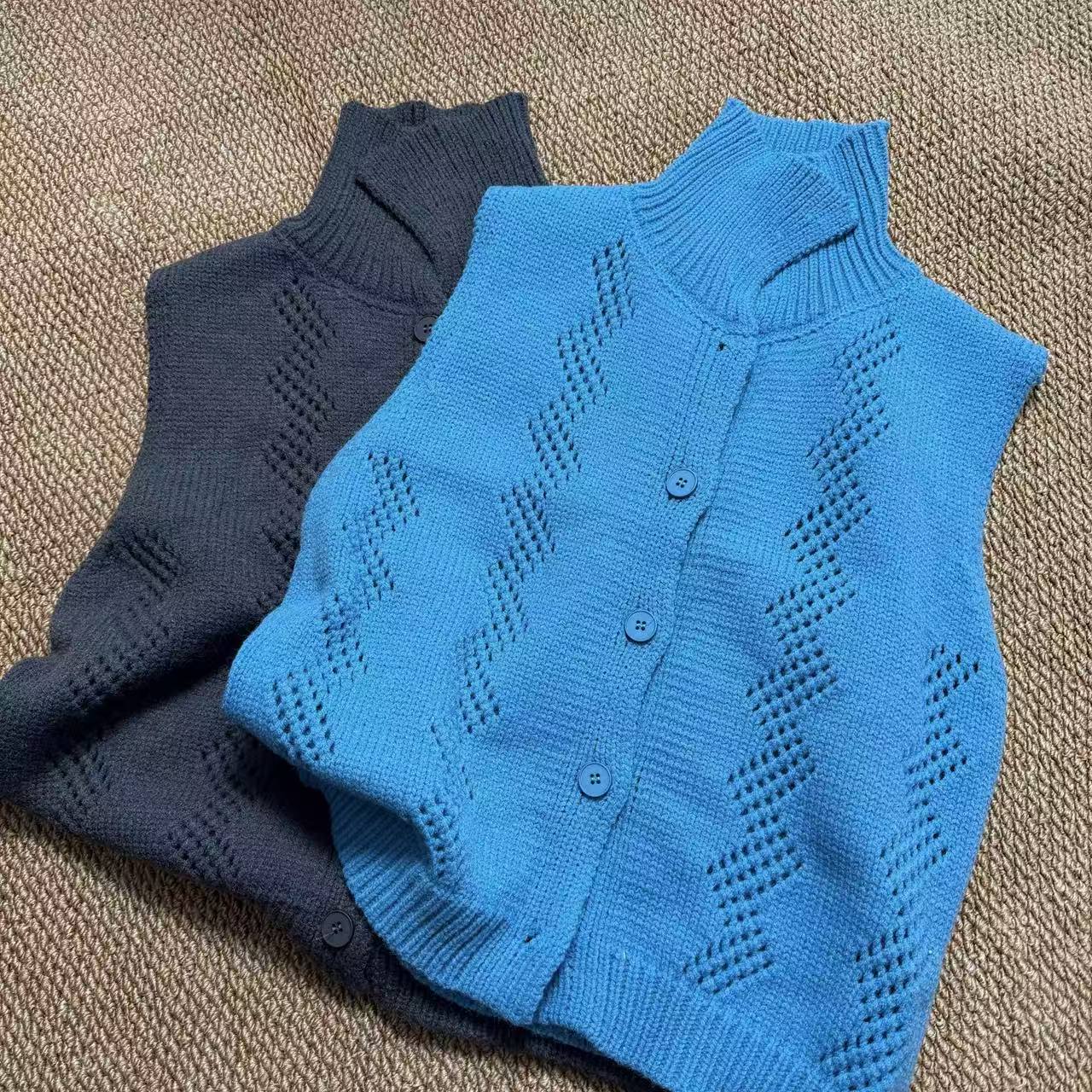 春季新款翻领叠穿镂空针织马甲女