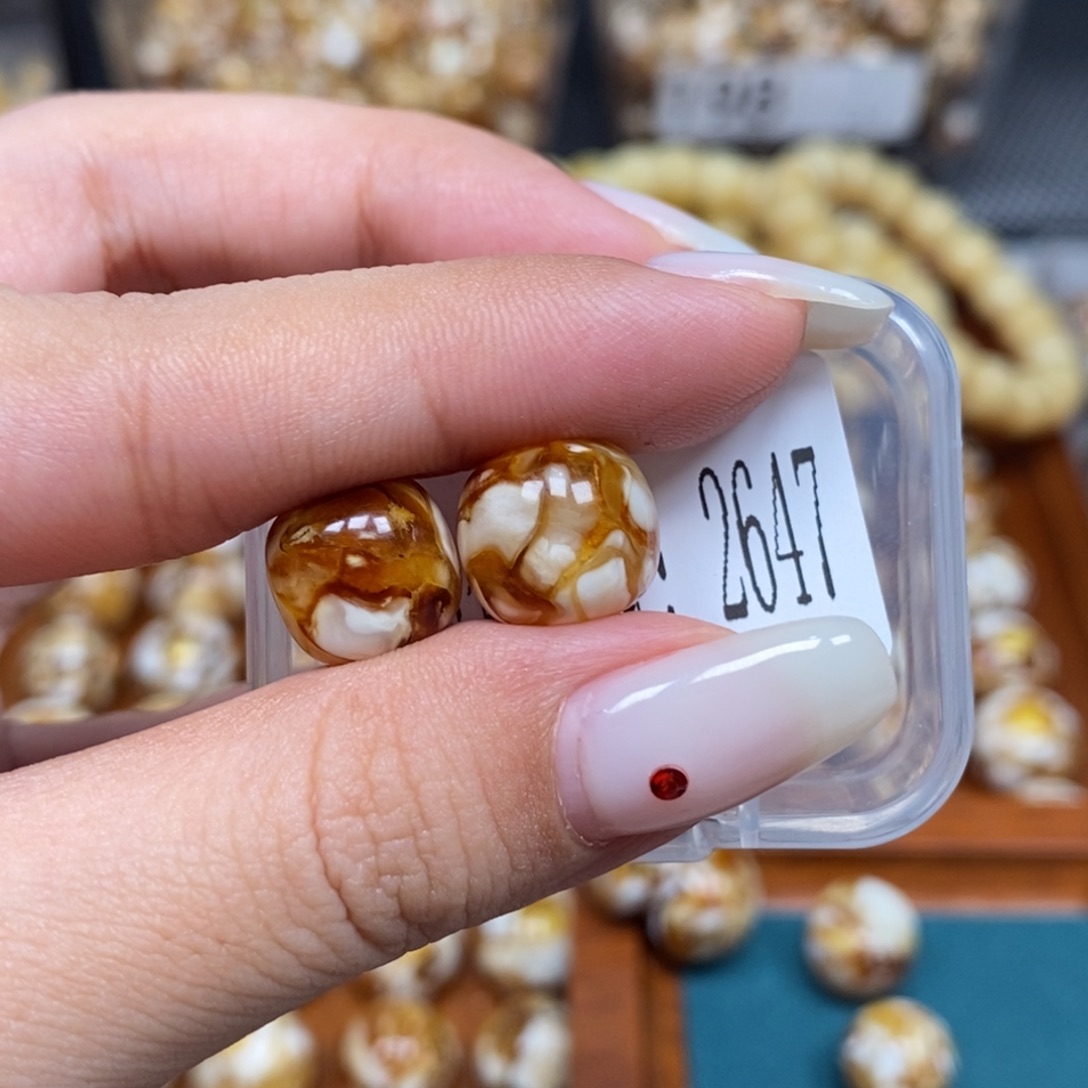 蜜蜡未镶嵌珠宝奇石26