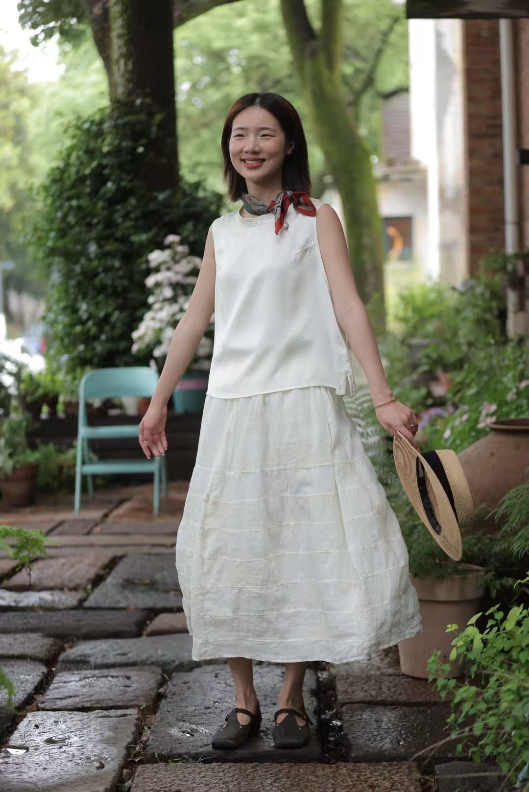 萱衣.慢慢变蓝白色花苞裙