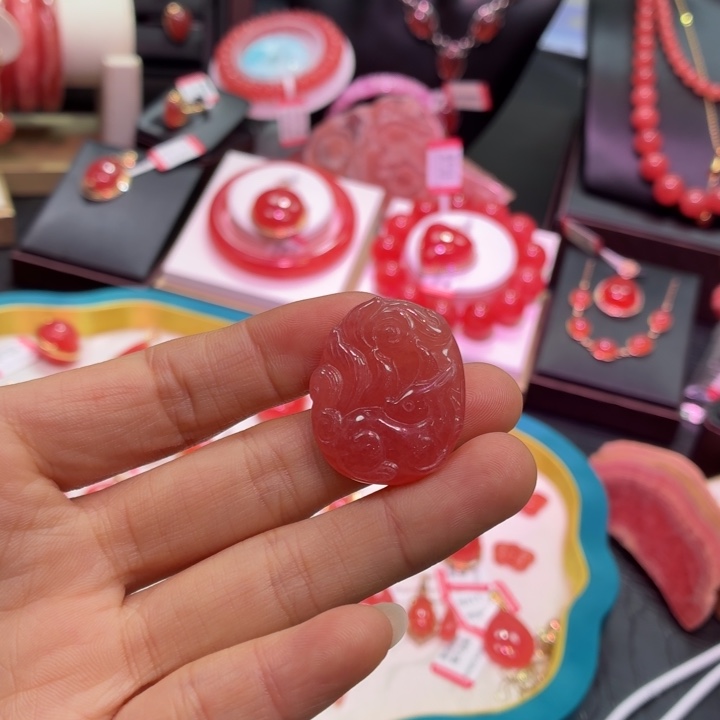菱锰矿（红纹石）18K金镶嵌颈饰
