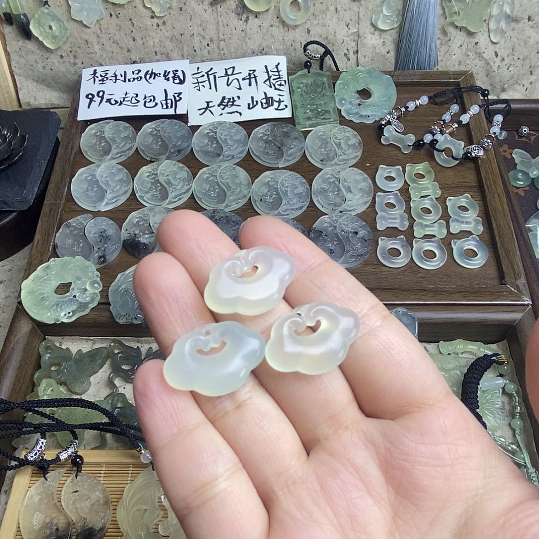 合金蛇纹石玉颈饰祥云锁送绳子随机一个