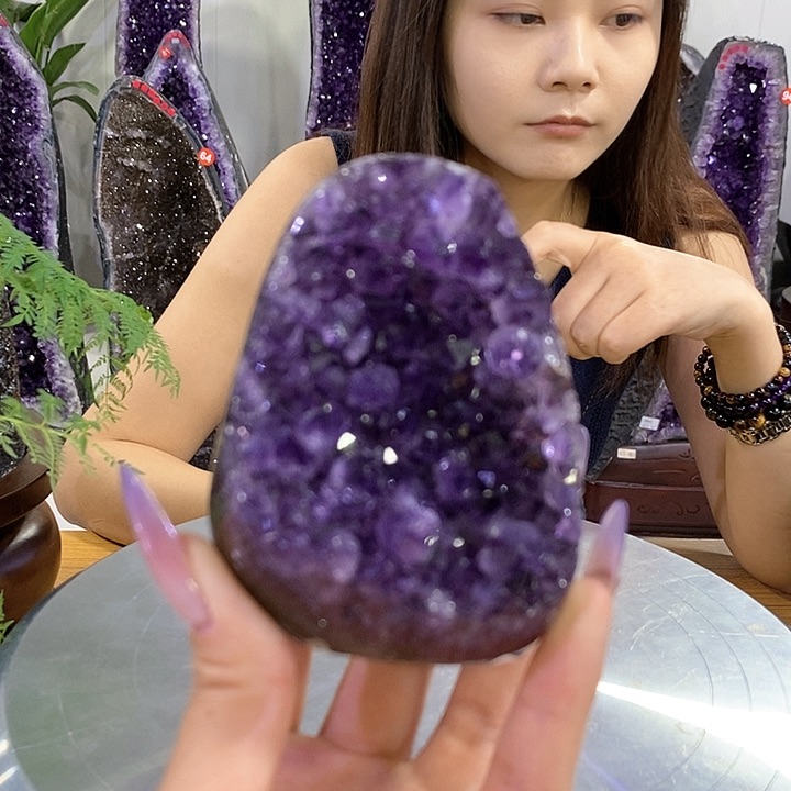 未镶嵌水晶大型摆件（非配饰）