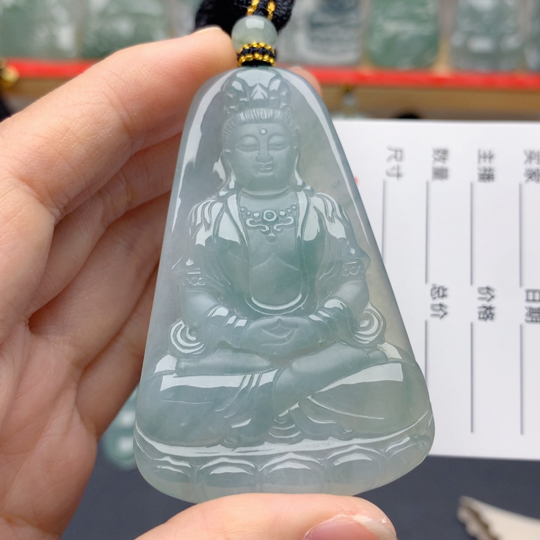 翡翠未镶嵌颈饰观音