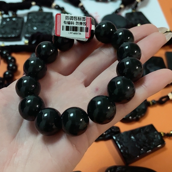 翡翠颈饰未镶嵌似**顏