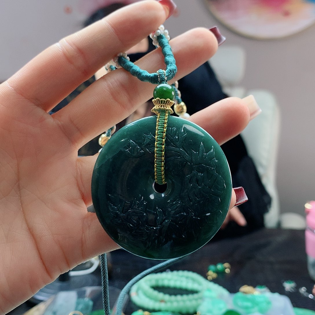 【闪购商品】翡翠吊坠(赠链)未镶嵌