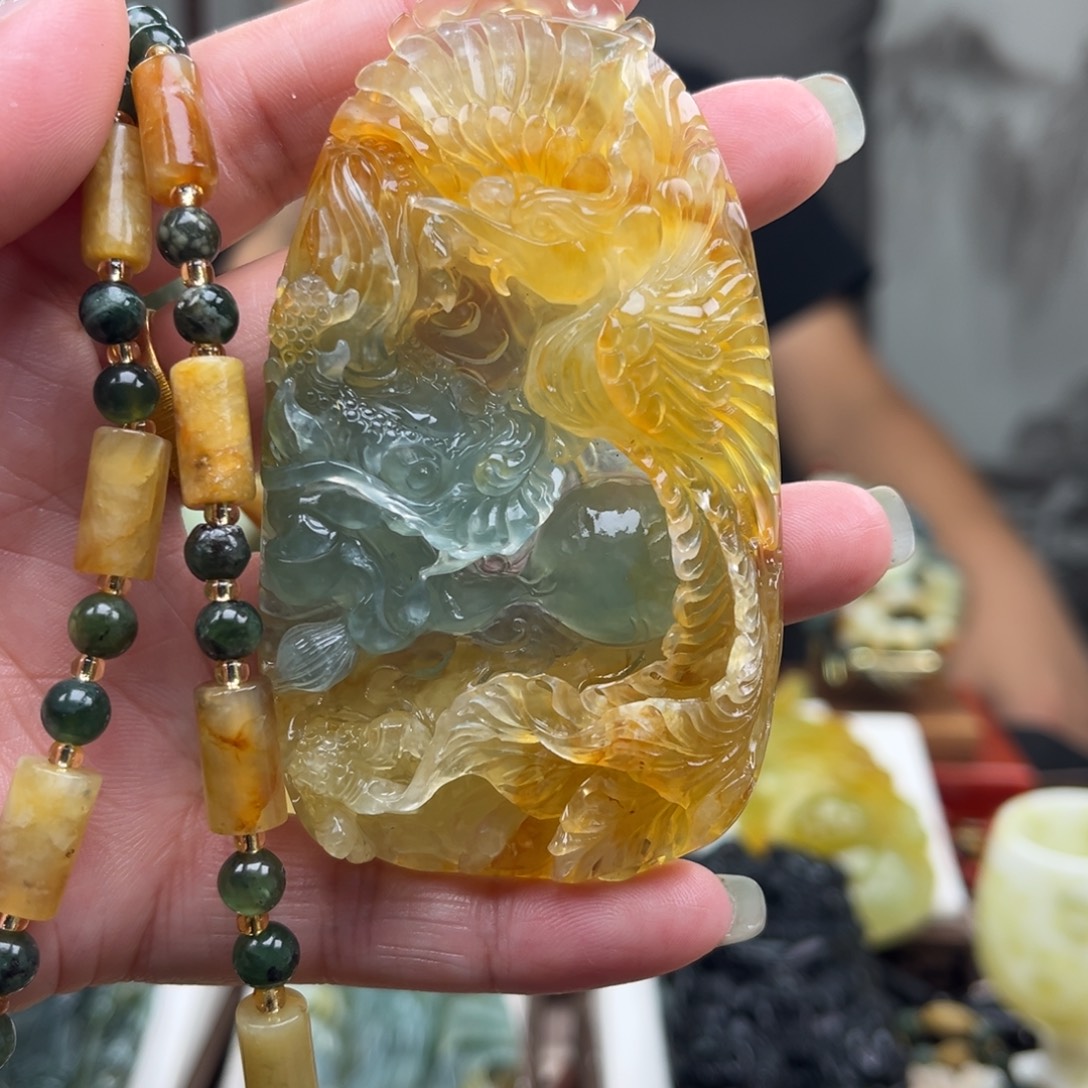 岫玉未镶嵌颈饰挂件