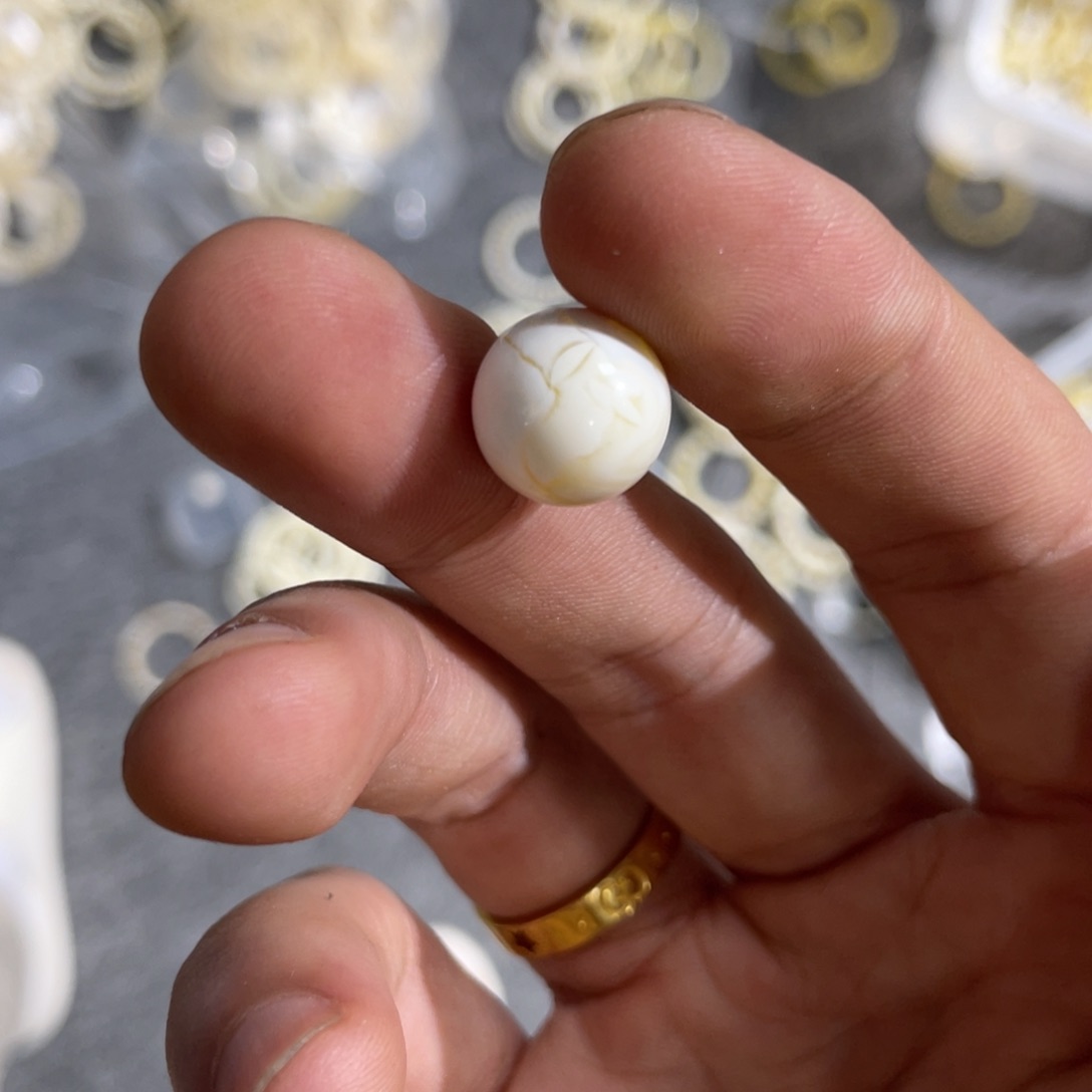 未镶嵌琥珀珠宝奇石