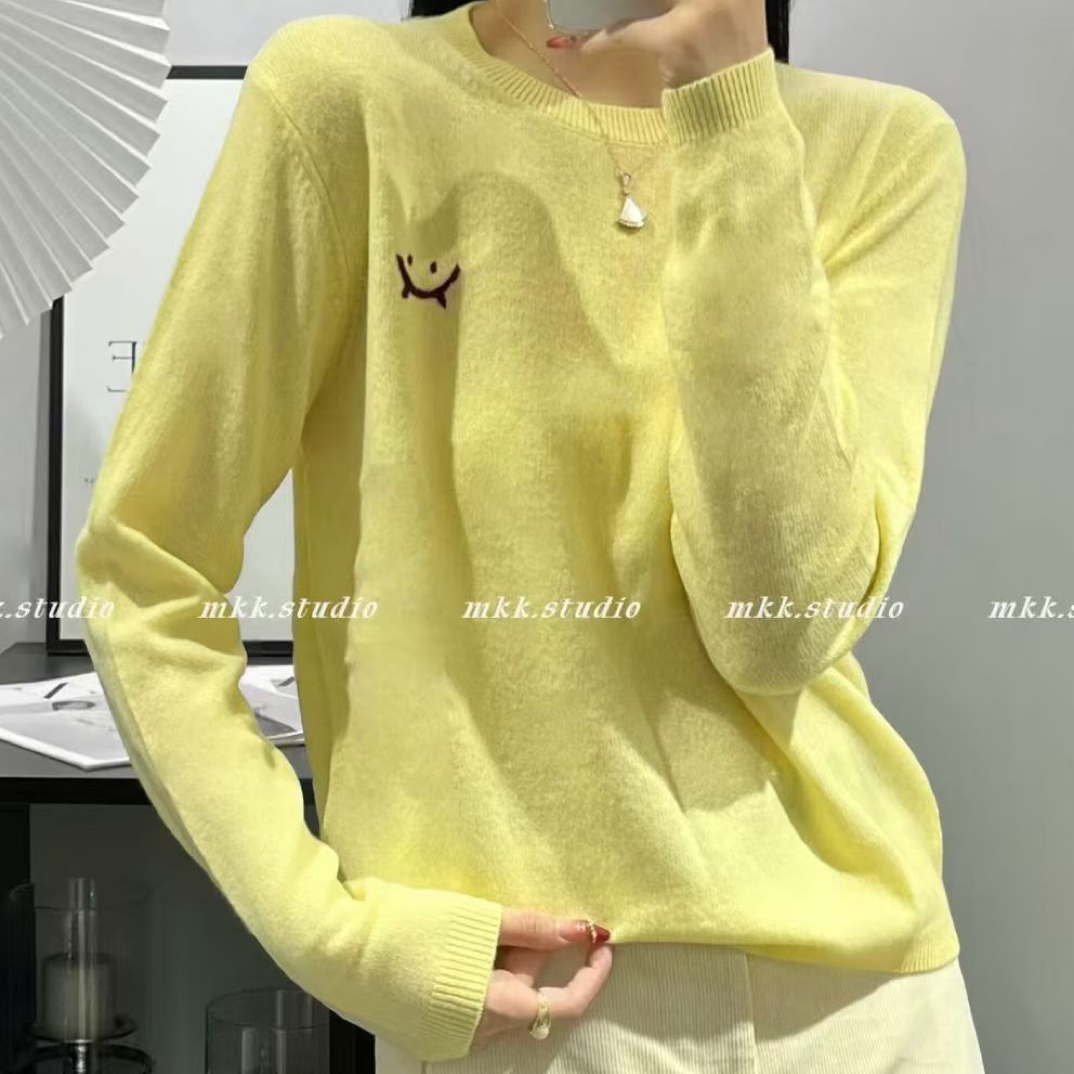 针织圆领宽松型常规款刺绣衫宽松长袖女装休闲