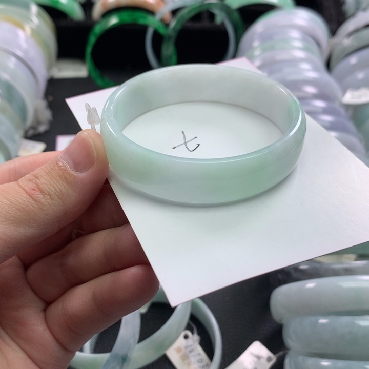 翡翠未镶嵌手镯公主