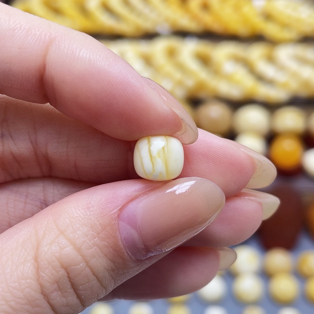 琥珀裸石未镶嵌蜜蜡老型8.4*7.5mm