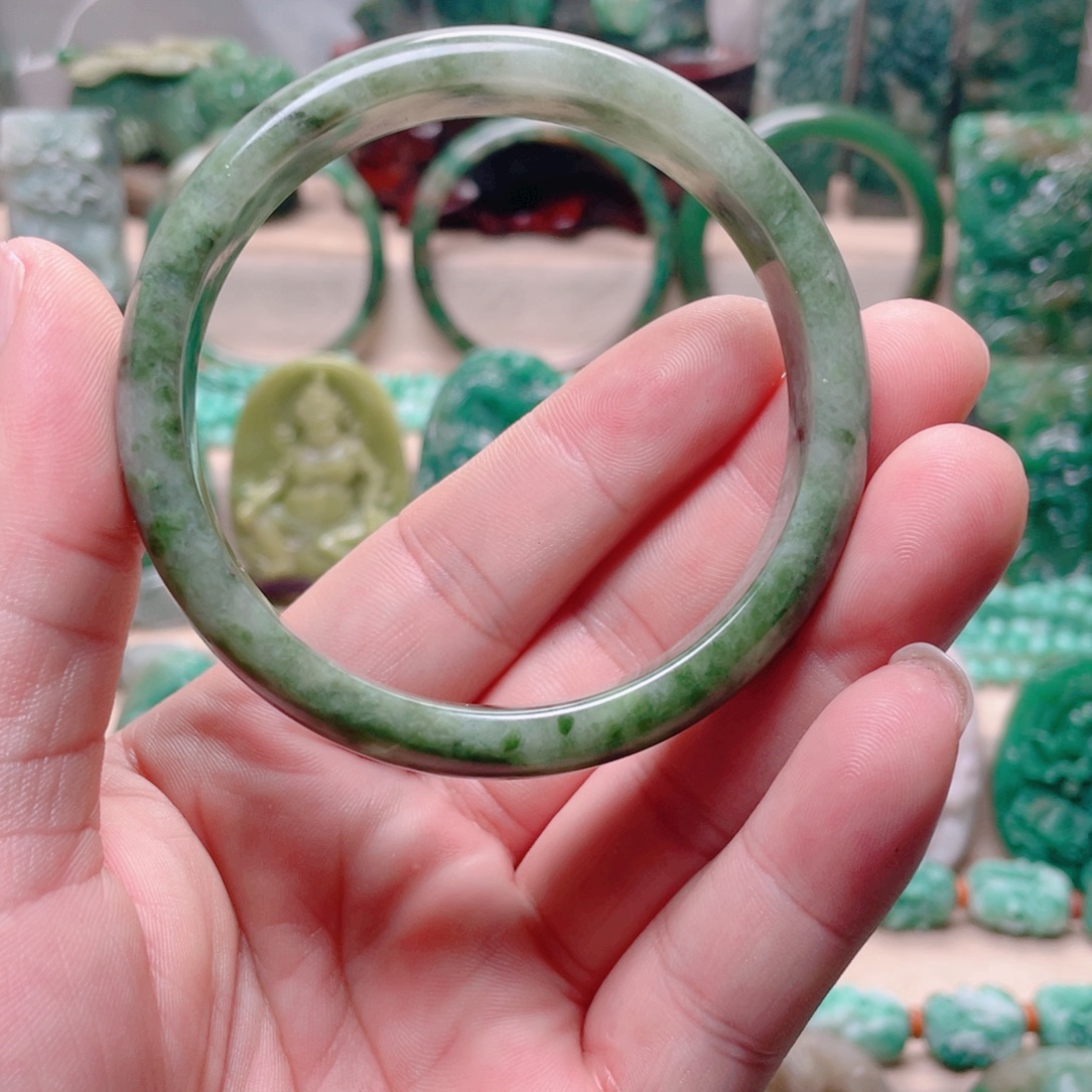 独山玉未镶嵌手镯