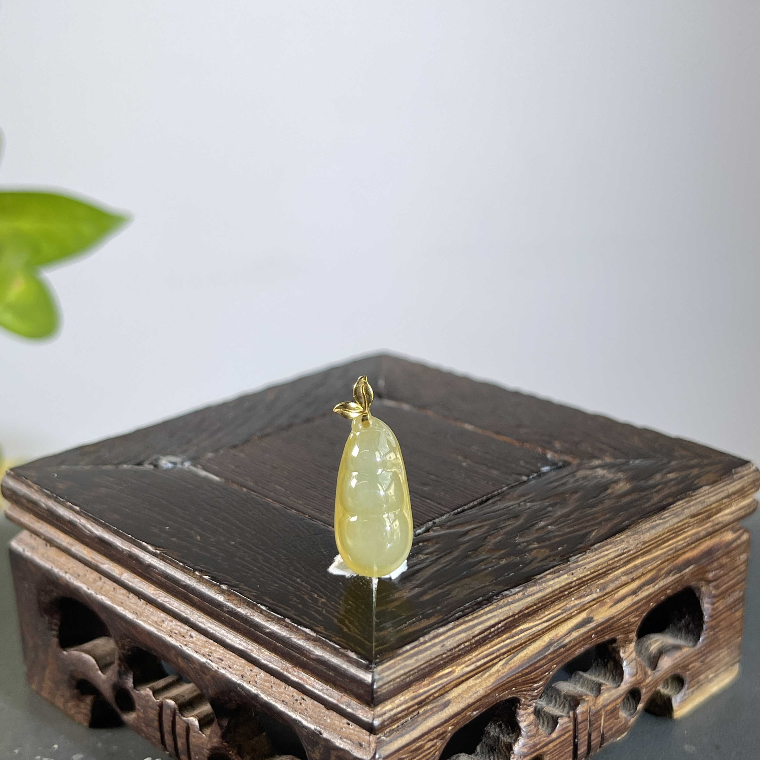 JXA11-66  天然缅甸A货翡翠  18K扣头福豆