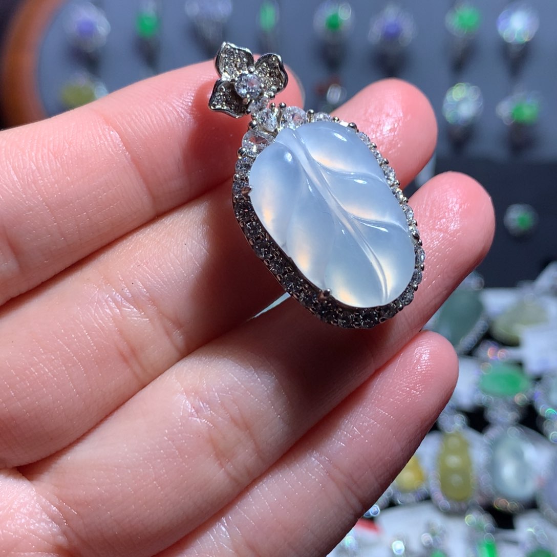 翡翠颈饰银S925镶嵌天然翡翠