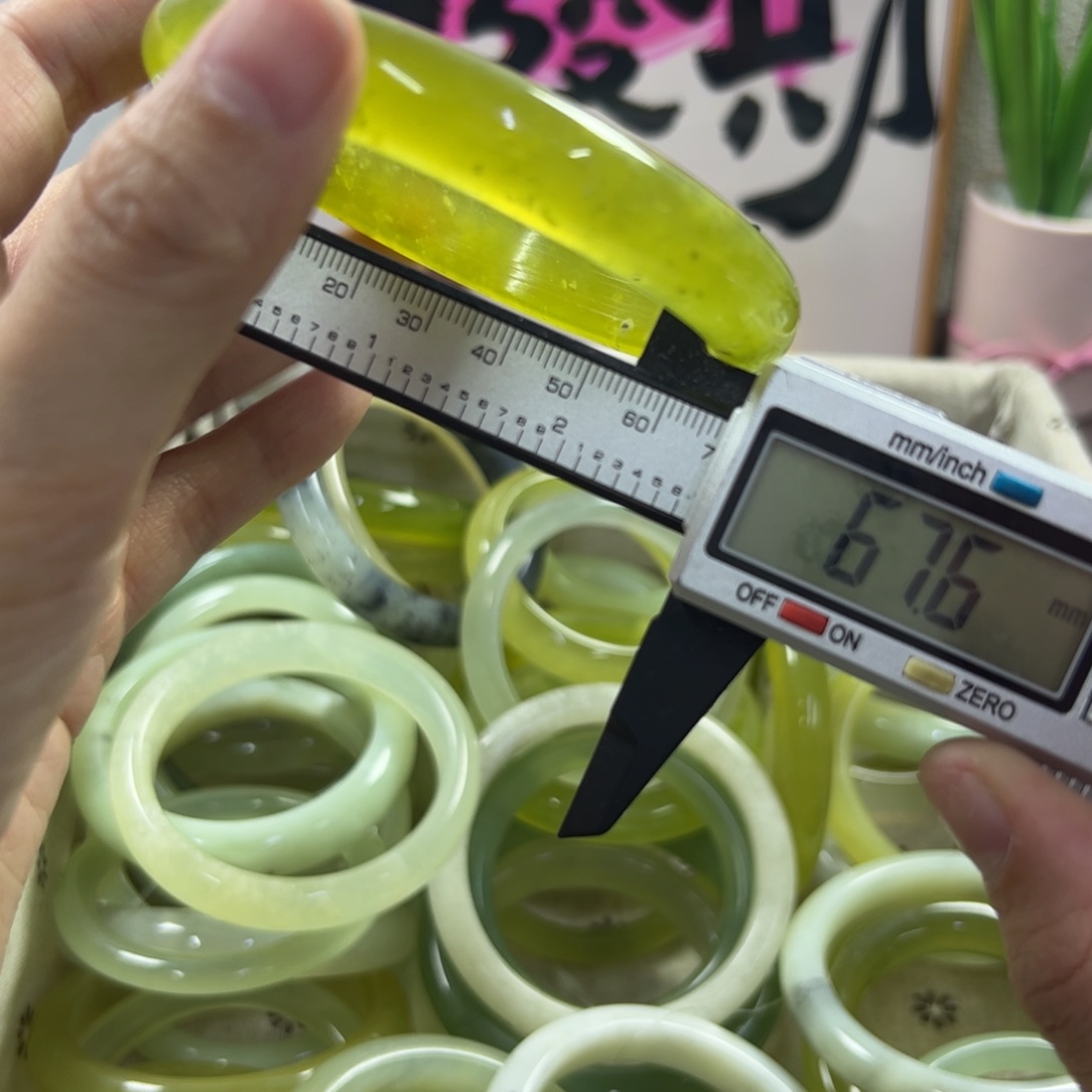 蛇纹石玉手镯未镶嵌409