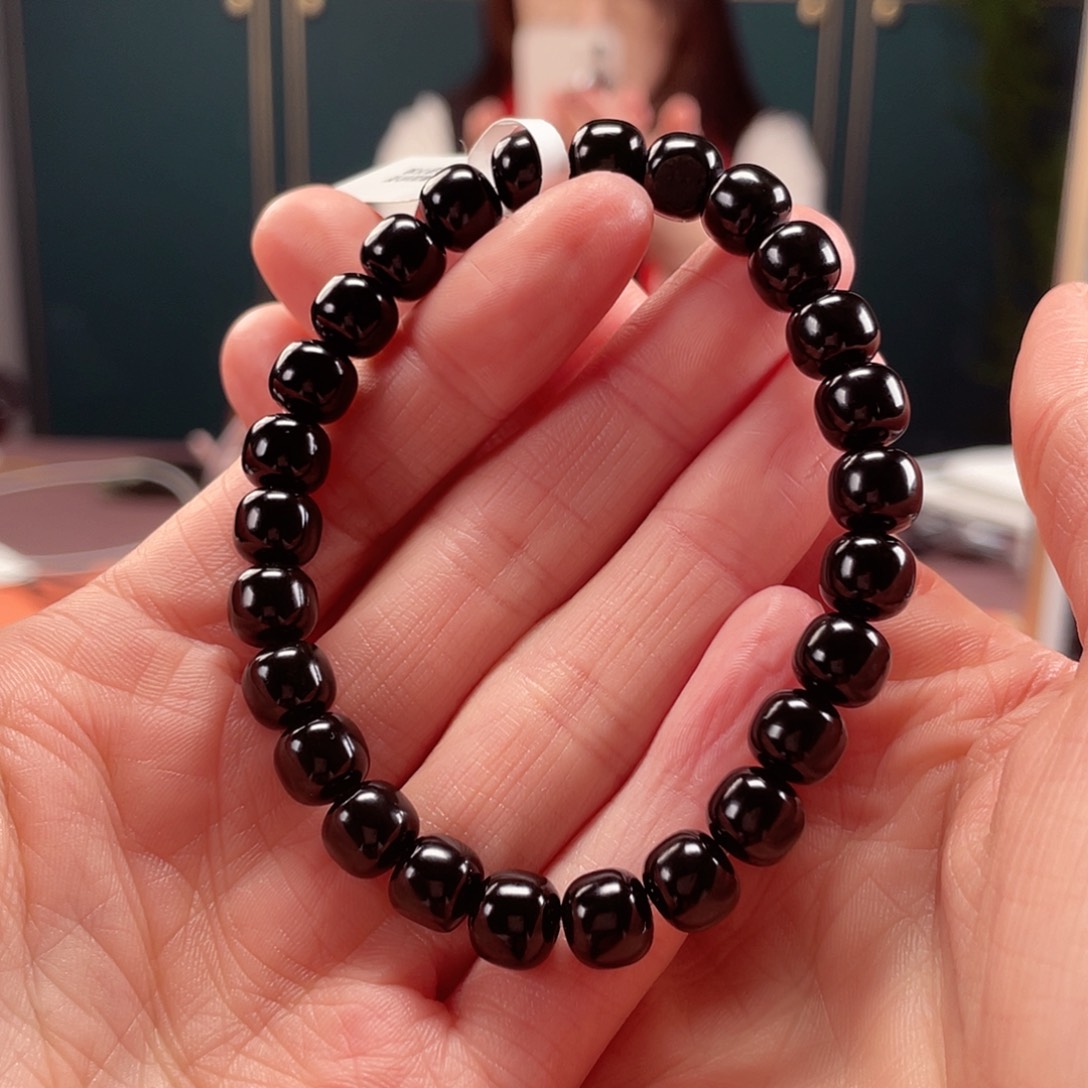 和田玉手串未镶嵌迎*黑青卡7.8老型