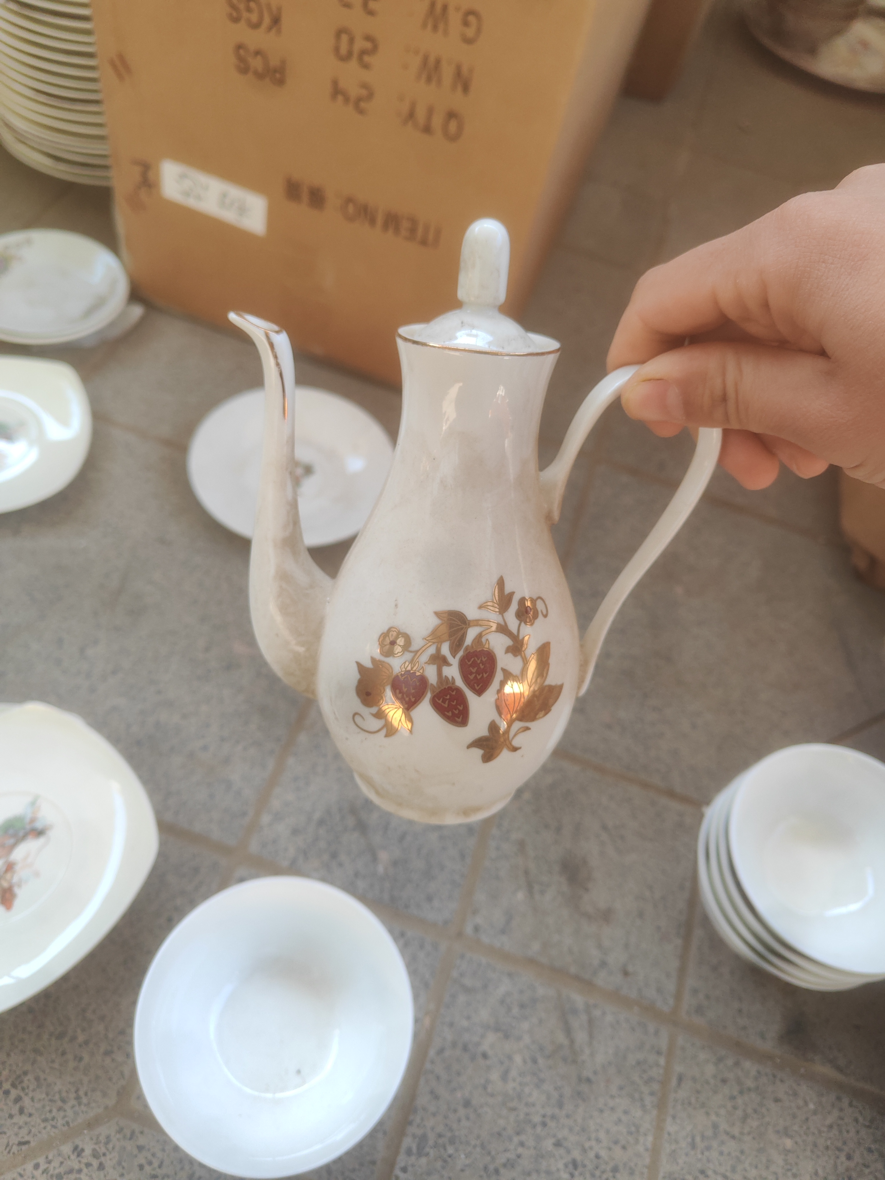 酒壶刁金草莓   摆件