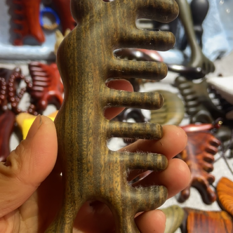 绿檀木五齿白鲟便携按摩梳木防静电梳子家用梳头齿梳按摩器木梳子