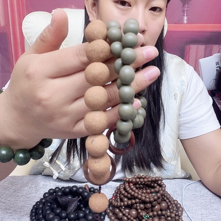 泥塑鹅梨帐中香1.8手持，九体阳虚珠1.2双圈