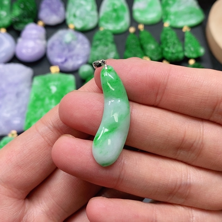 翡翠颈饰未镶嵌吊坠