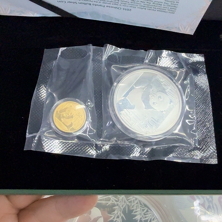 纯银2015年1/10金币加1盎司银币
