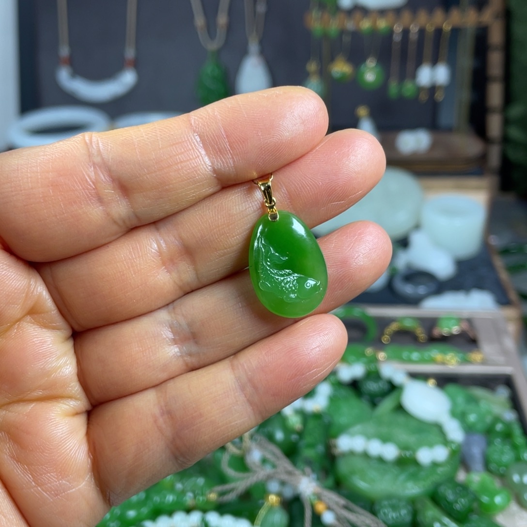 A***a和田玉未镶嵌颈饰