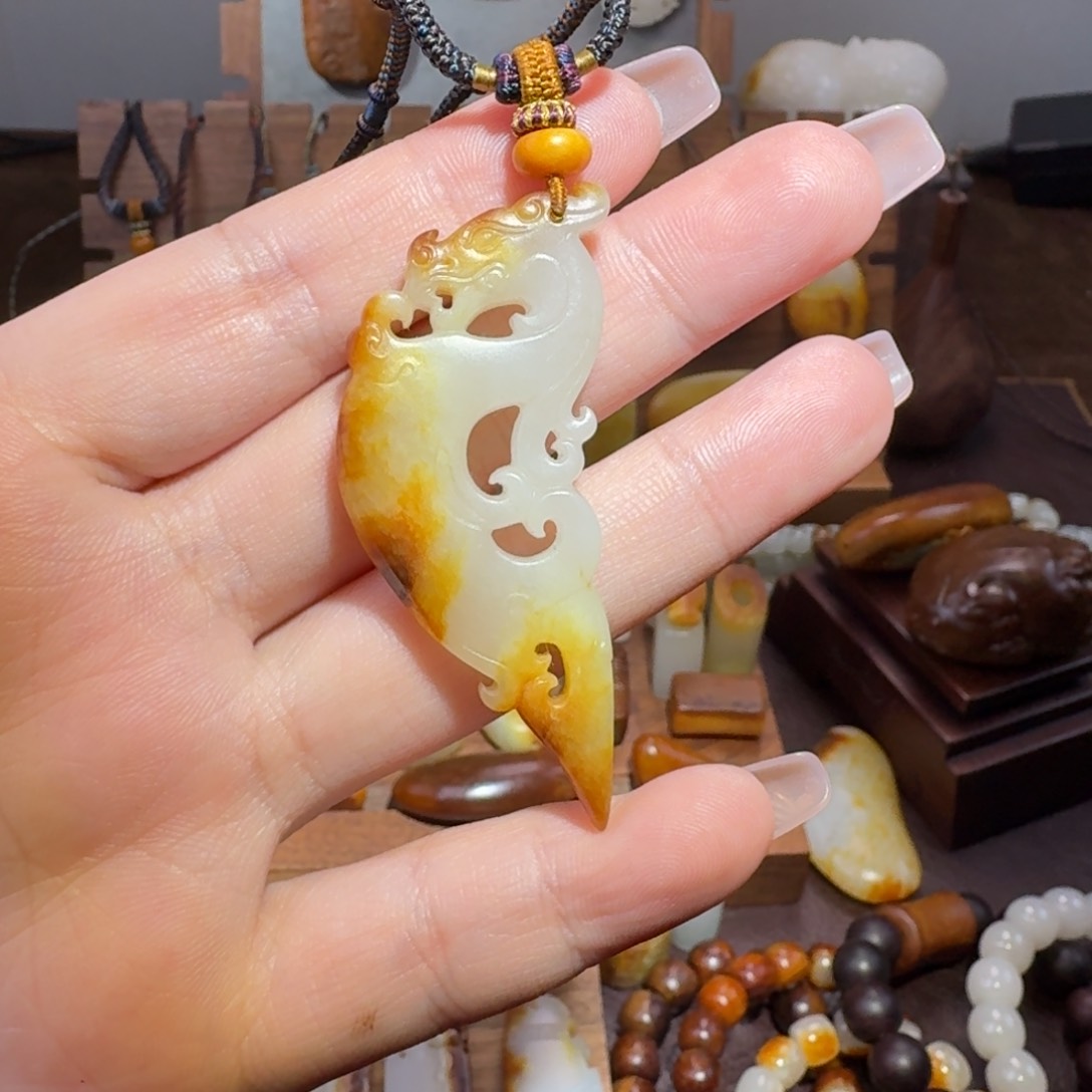 和田玉颈饰未镶嵌星****光