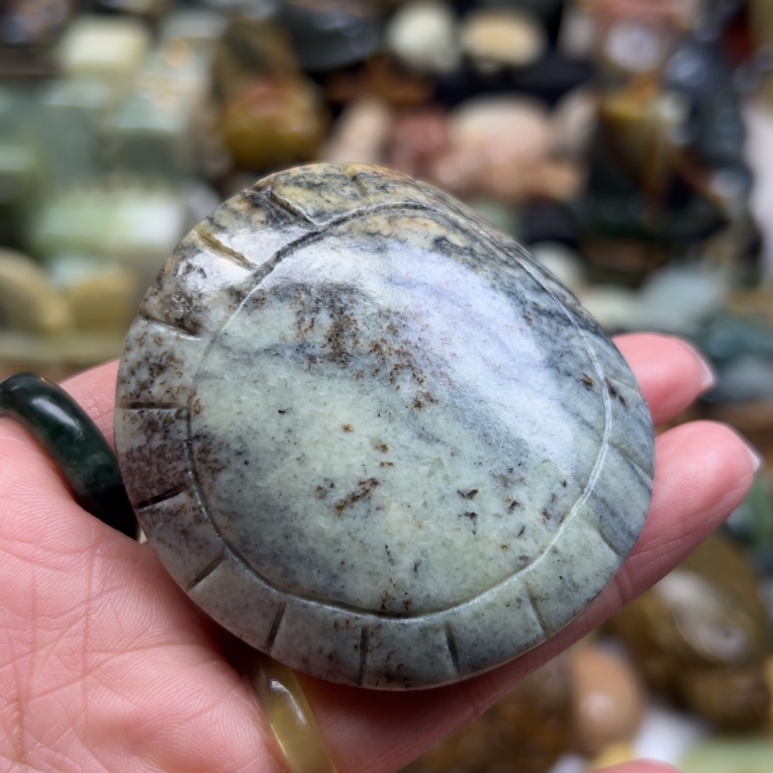 岫岩河磨玉（透闪石质玉）未镶嵌颈饰河磨玉兰浆富甲