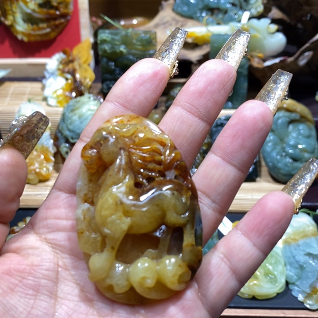 蛇纹石玉颈饰未镶嵌