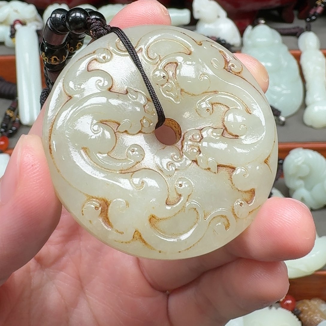 和田玉未镶嵌把件