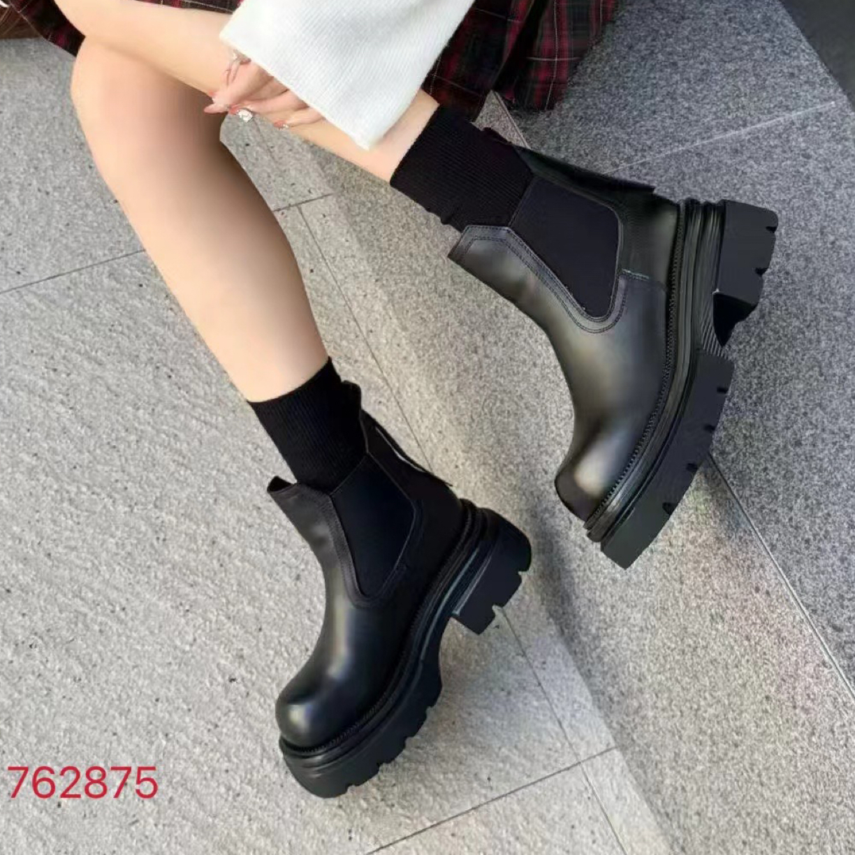 纯色秋冬马丁靴常规款厚底烟筒靴女士防水台圆头