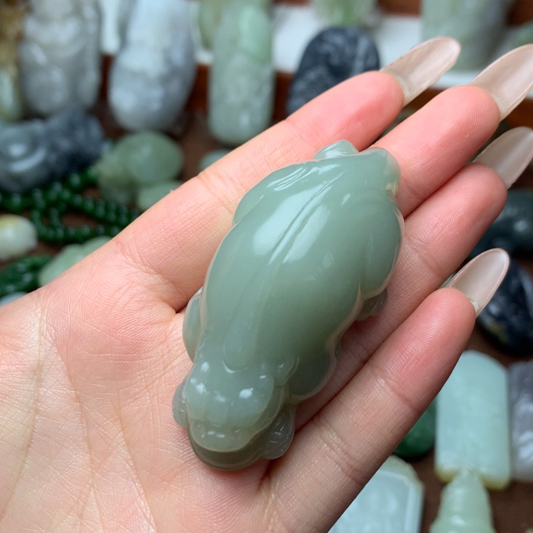 和田玉挂件未镶嵌中*风