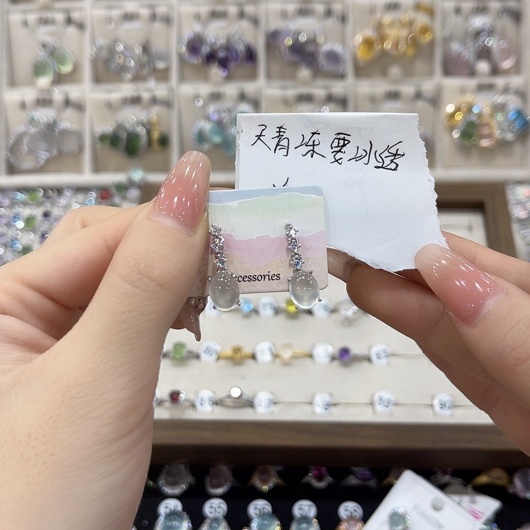 百***合蛇纹石玉银S925镶嵌耳钉