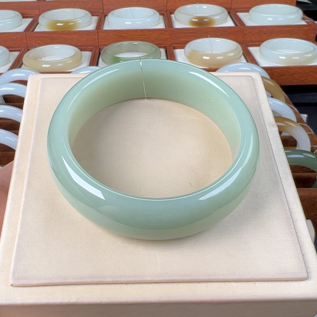 和田玉手镯未镶嵌和田玉