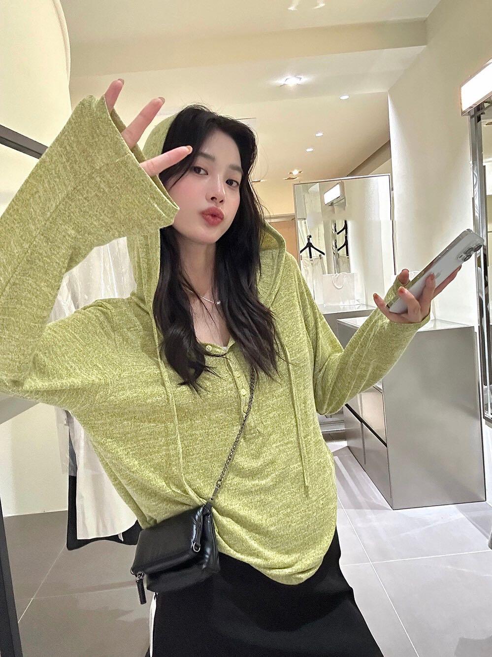绿色宽松慵懒风“宝藏衣橱” 韩版舒适柔软半纽扣连帽T恤设计感长袖