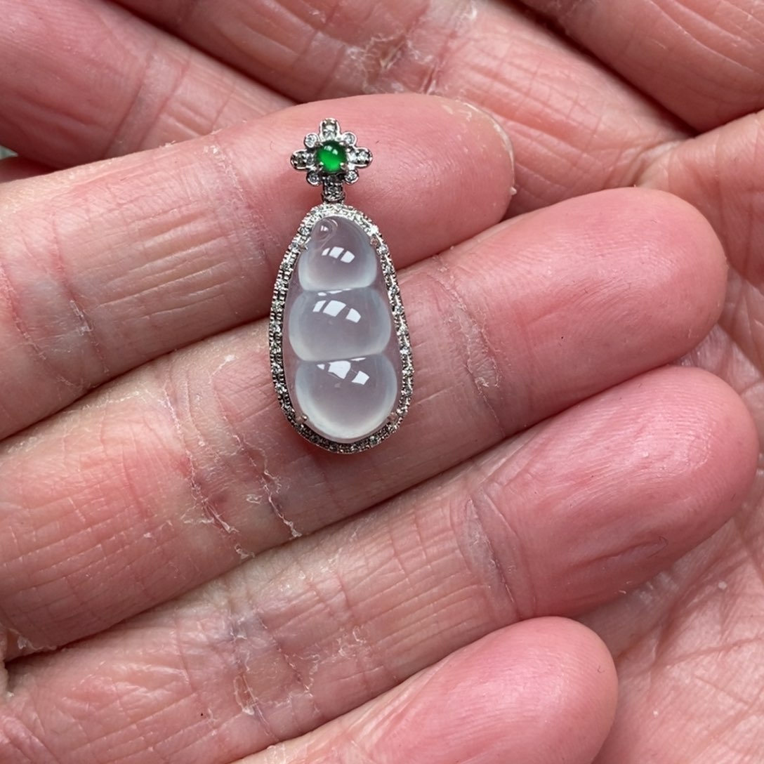 翡翠颈饰18K金镶嵌豆子