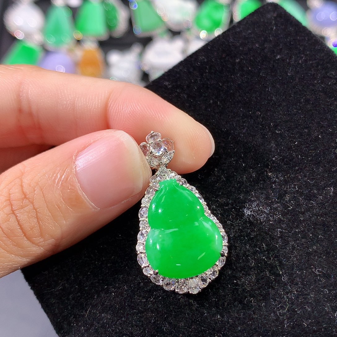 翡翠18K金镶嵌颈饰