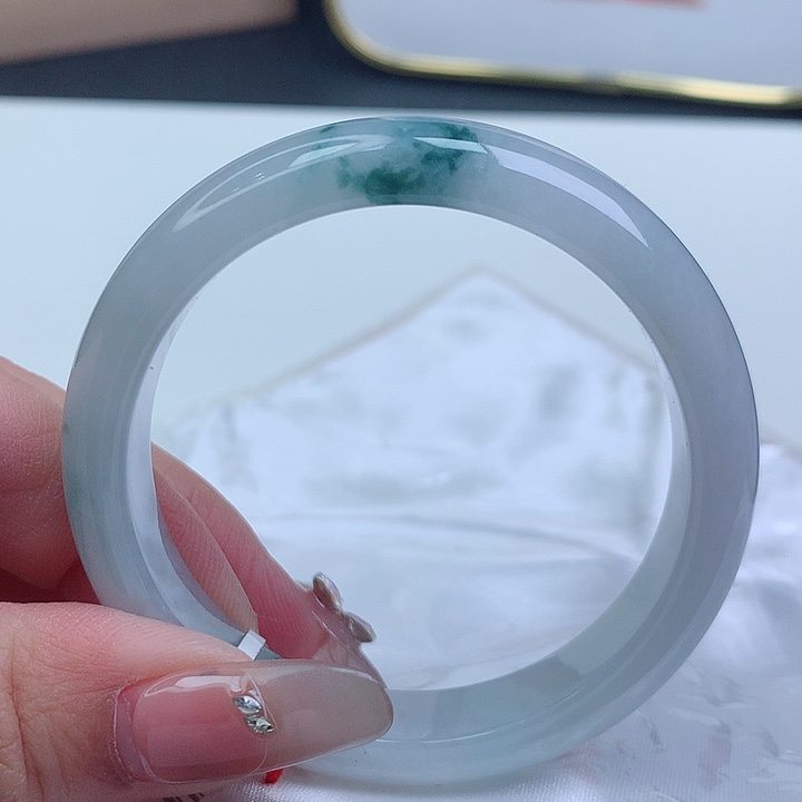 翡翠手镯未镶嵌52圈口