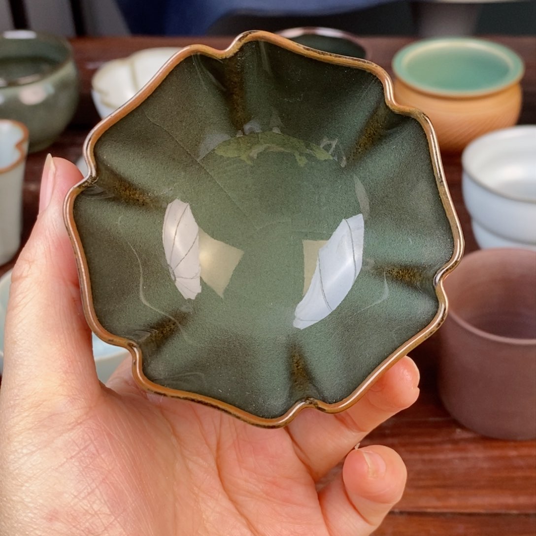 铁胎梅子青花口杯 开片 