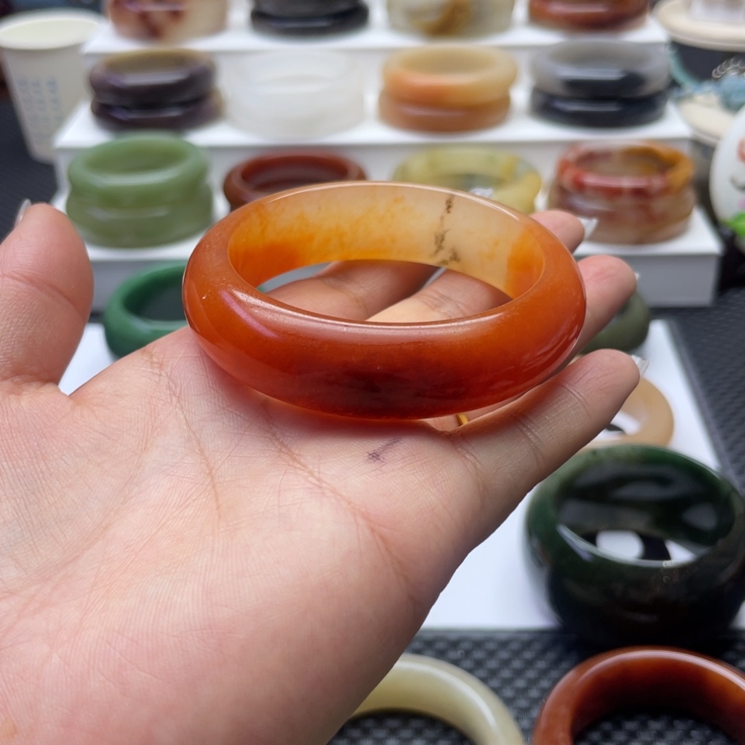 石英质玉手镯未镶嵌