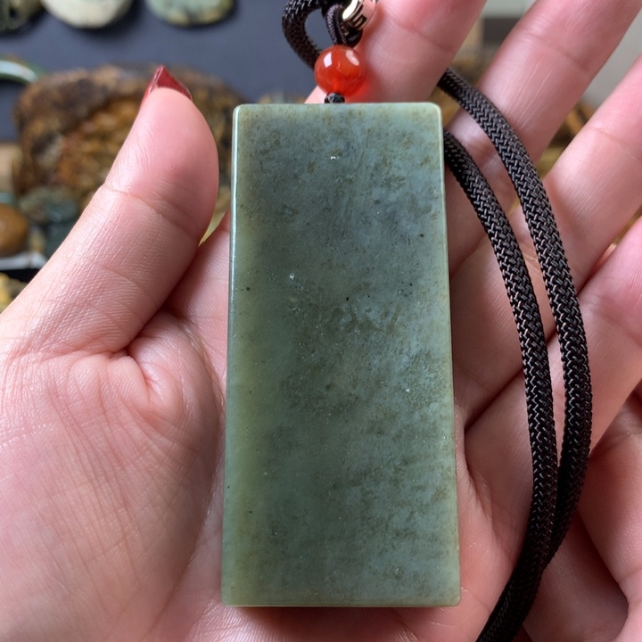 透闪石质玉挂件未镶嵌